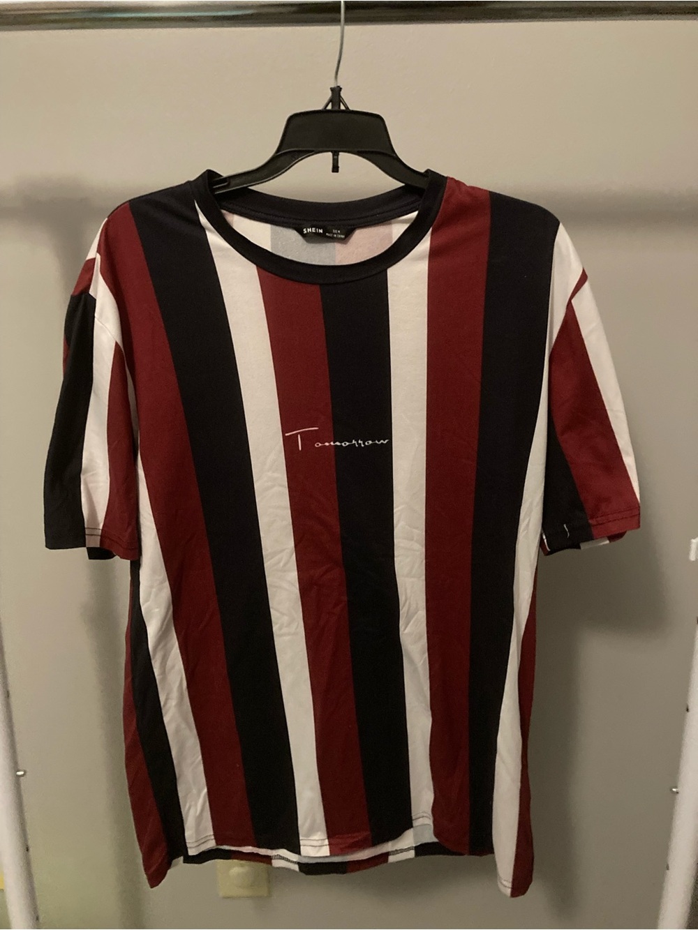 Men’s SHEIN Medium Red White Black Trendy Shirt